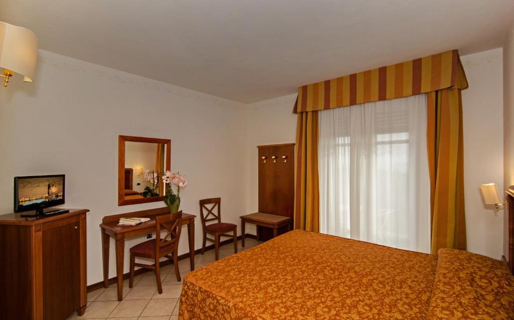 Hotel Villa Ombrosa Marina di Pietrasanta Exterior photo