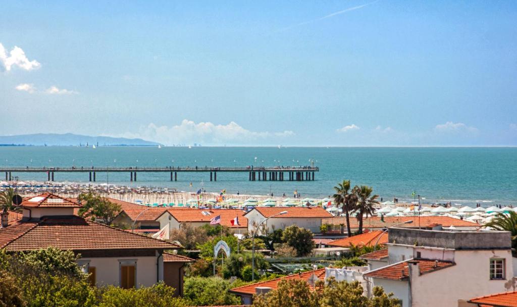 Hotel Villa Ombrosa Marina di Pietrasanta Exterior photo
