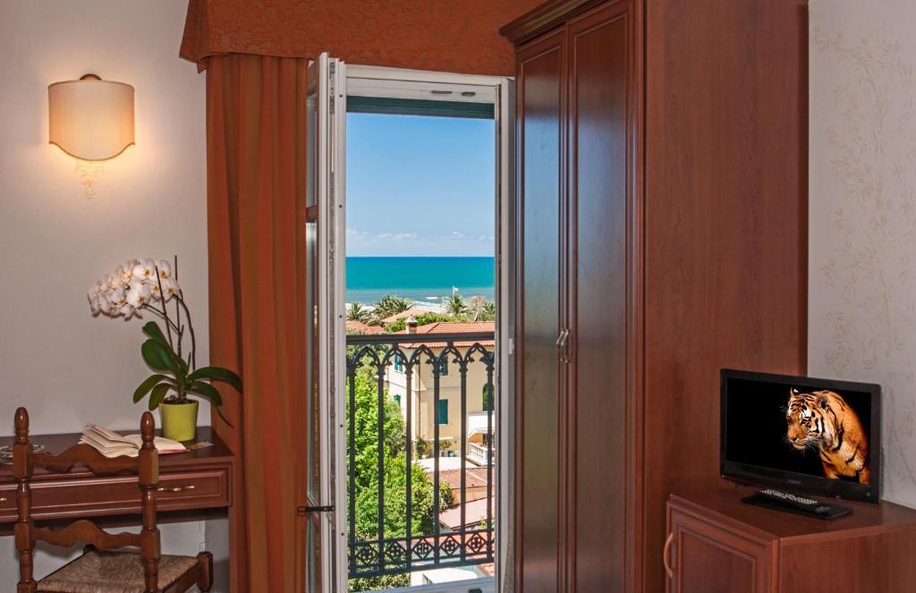 Hotel Villa Ombrosa Marina di Pietrasanta Exterior photo