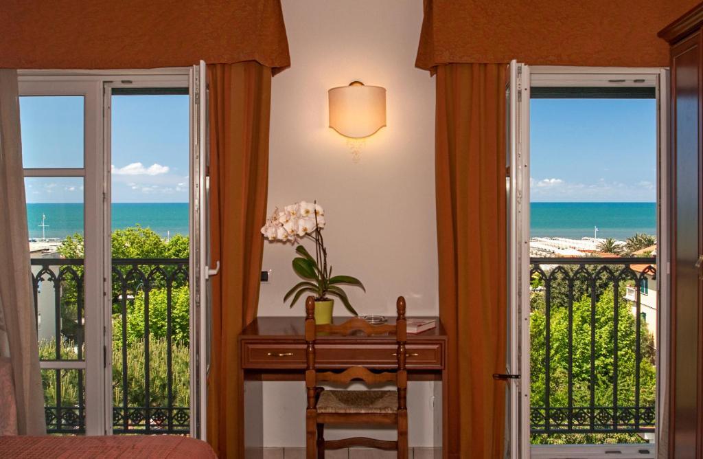 Hotel Villa Ombrosa Marina di Pietrasanta Exterior photo